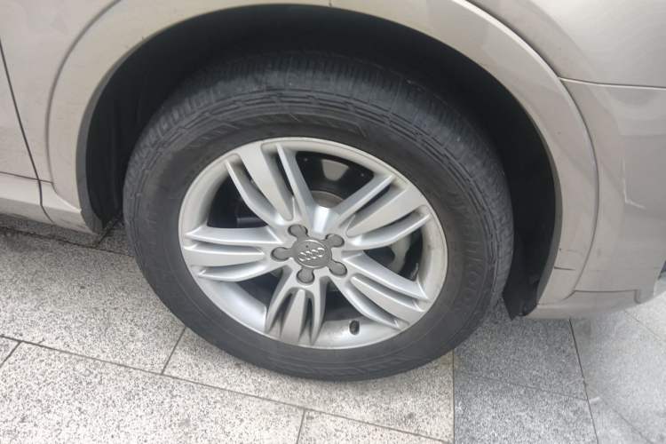 Used Audi Q3 2015 35 TFSI Comfort Model Right Front Wheel Hub