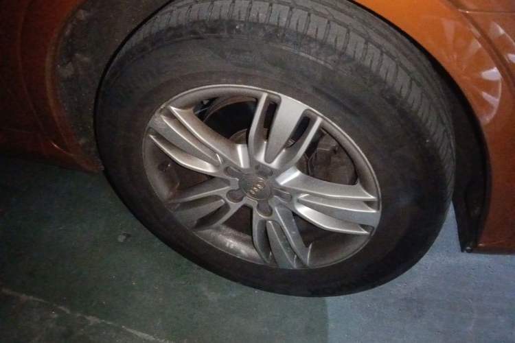 Used Audi Q3 2015 35 TFSI Comfort Model Right Front Wheel Hub
