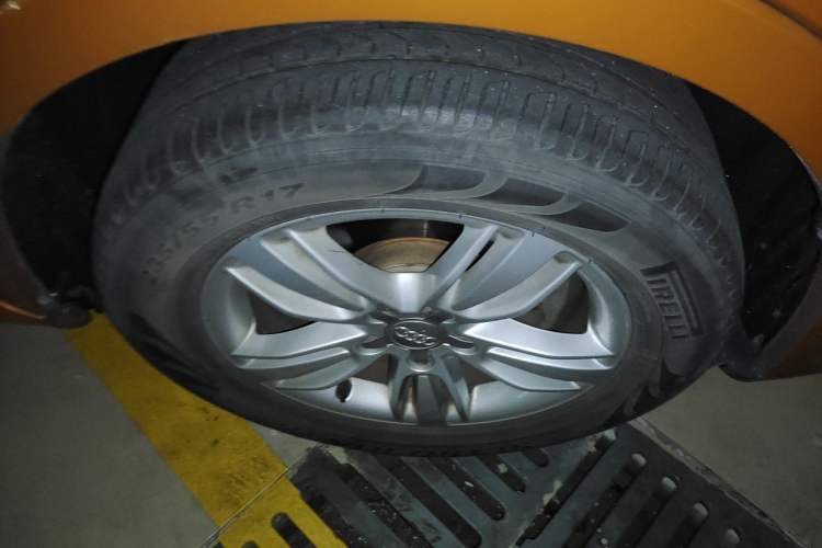 Used Audi Q3 2015 35 TFSI Comfort Model Right Front Wheel Hub