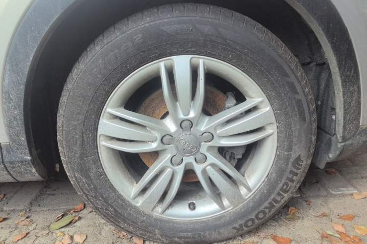 Used Audi Q3 2015 35 TFSI quattro Comfort model Right Front Wheel Hub