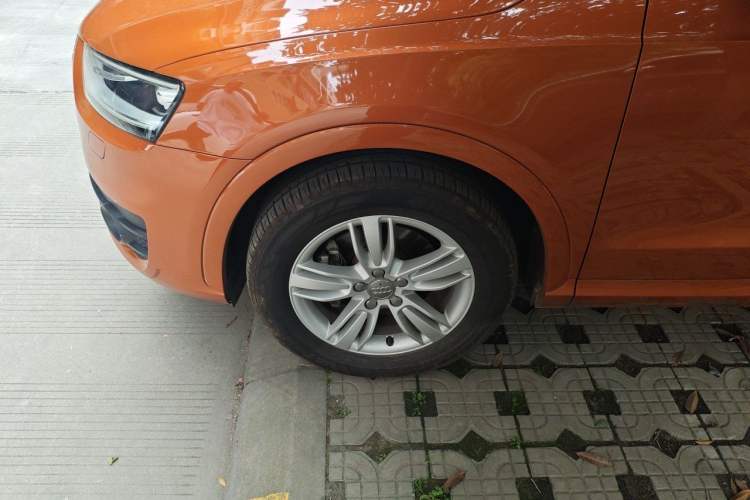 Used Audi Q3 2015 35 TFSI Comfort Model Right Front Wheel Hub