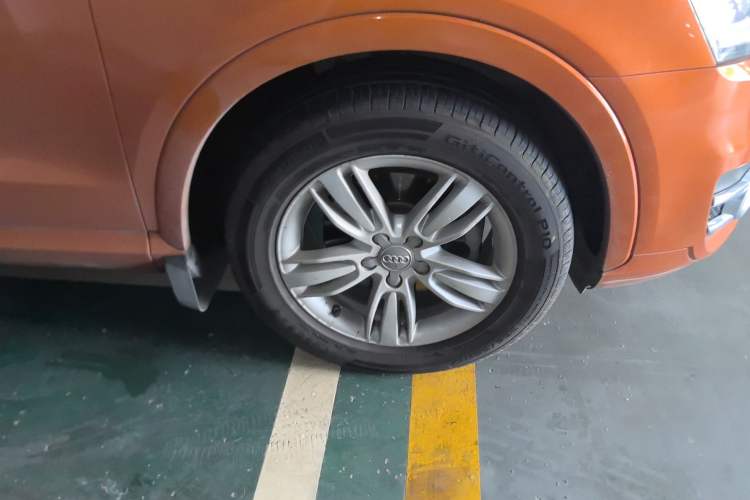 Used Audi Q3 2015 35 TFSI Comfort Model Right Front Wheel Hub