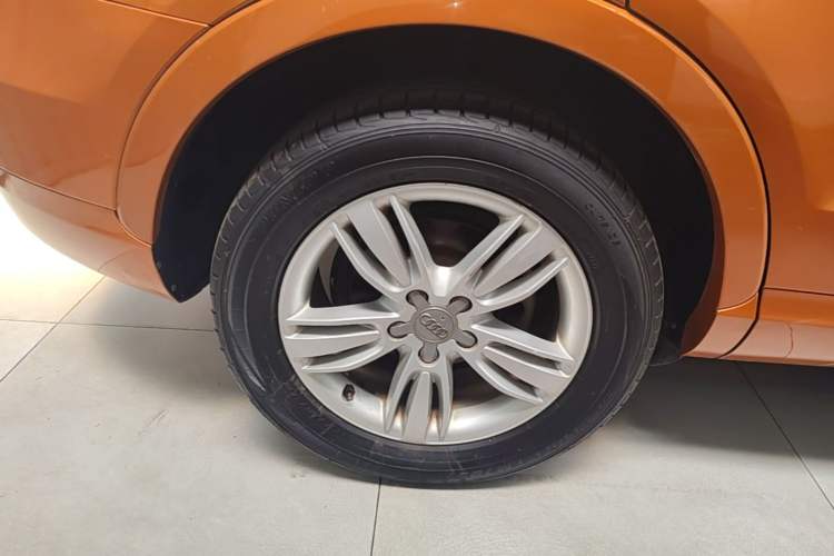 Used Audi Q3 2015 30 TFSI Comfort Model Right Rear Wheel Hub