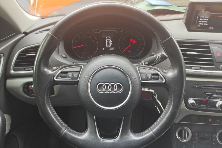 Used Audi Q3 2015 35 TFSI Comfort Model Steering Wheel