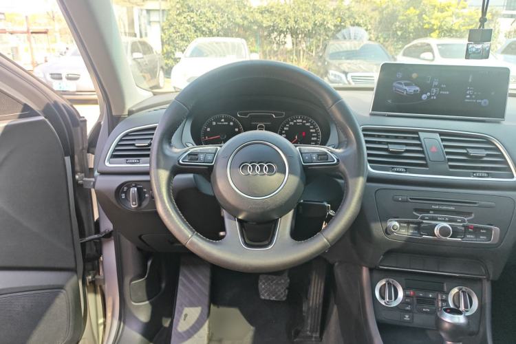 Used Audi Q3 2015 30 TFSI Comfort Model Steering Wheel