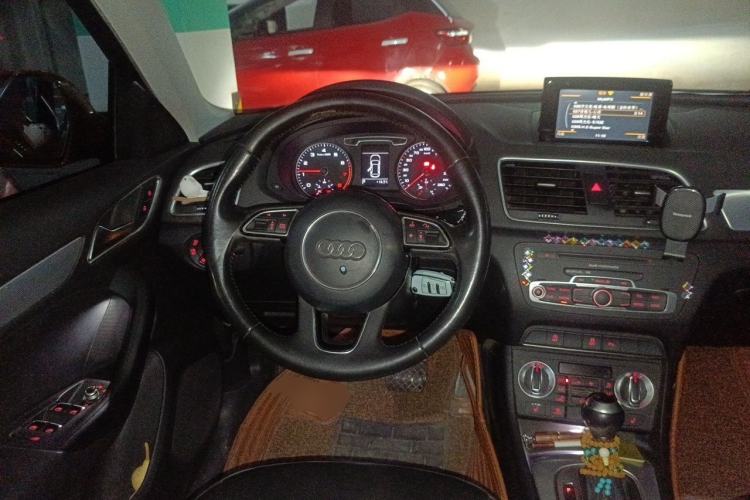 Used Audi Q3 2015 35 TFSI Comfort Model Steering Wheel