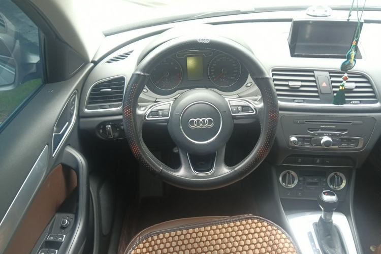 Used Audi Q3 2015 35 TFSI Comfort Model Steering Wheel