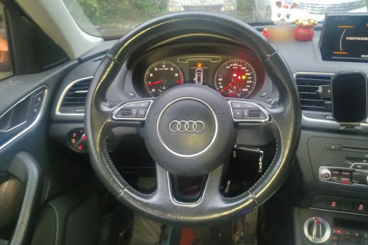 Used Audi Q3 2015 35 TFSI Ambition Edition Steering Wheel
