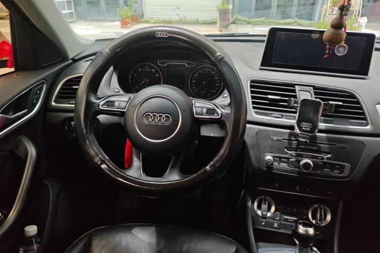 Used Audi Q3 2015 35 TFSI quattro Comfort model Steering Wheel