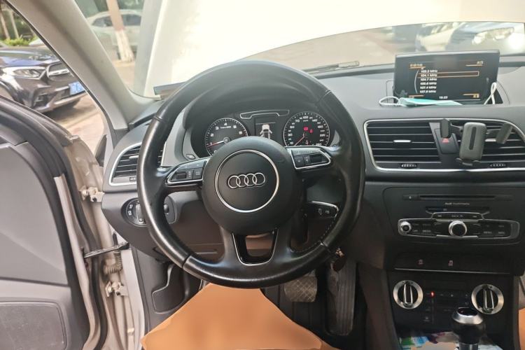 Used Audi Q3 2015 30 TFSI Comfort Model Steering Wheel
