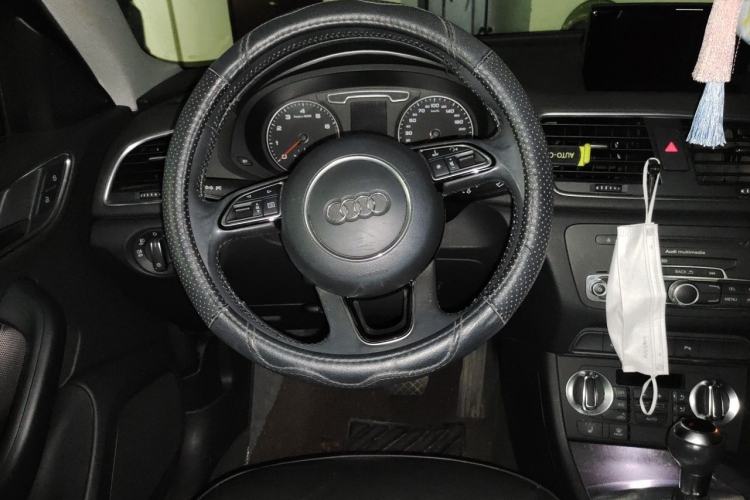 Used Audi Q3 2015 35 TFSI Comfort Model Steering Wheel