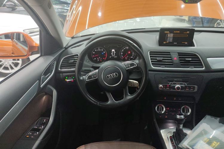 Used Audi Q3 2015 35 TFSI Comfort Model Steering Wheel