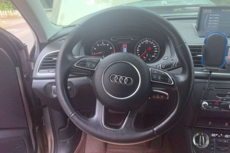 Used Audi Q3 2015 35 TFSI quattro Comfort model Steering Wheel
