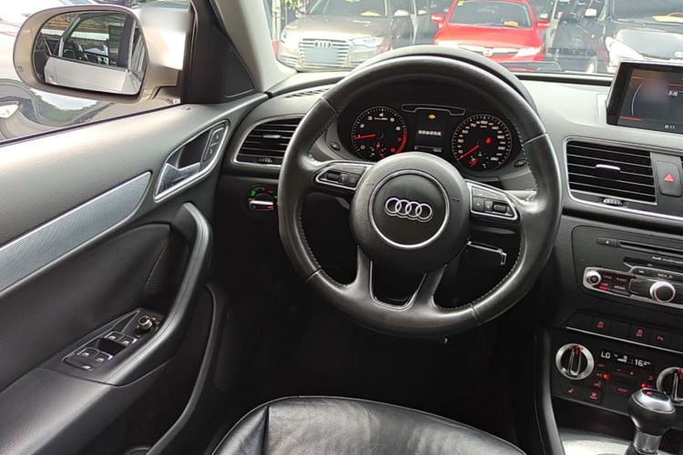 Used Audi Q3 2015 35 TFSI quattro Technology Edition Steering Wheel