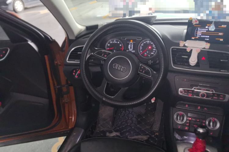 Used Audi Q3 2015 35 TFSI Comfort Model Steering Wheel