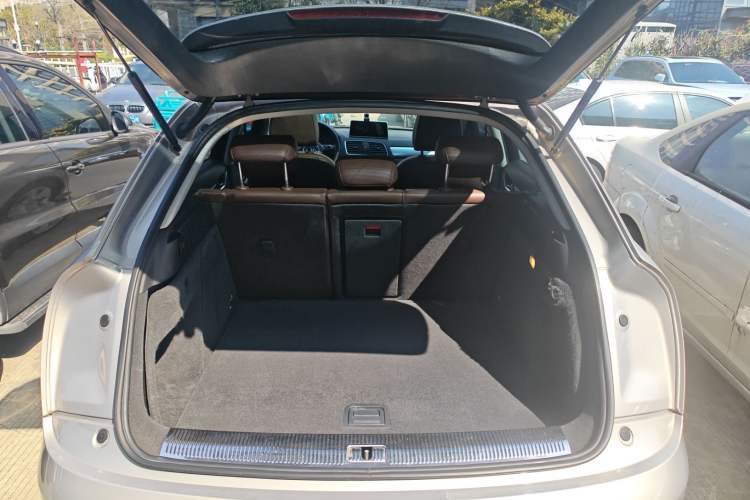 Used Audi Q3 2015 30 TFSI Comfort Model Trunk