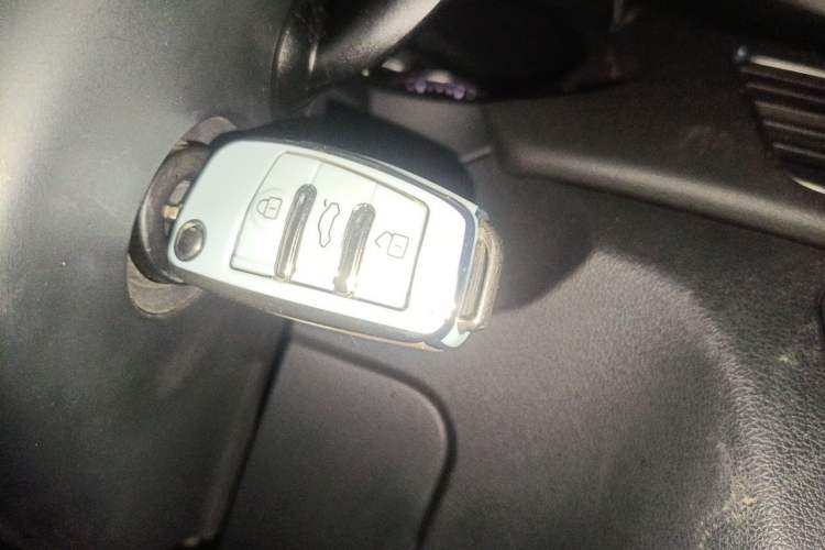 Used Audi Q3 2015 35 TFSI Comfort Model Vehicle Key