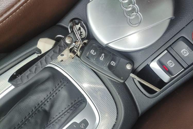 Used Audi Q3 2015 35 TFSI Comfort Model Vehicle Key