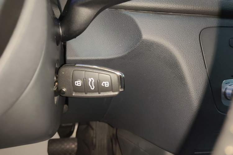 Used Audi Q3 2015 35 TFSI Comfort Model Vehicle Key