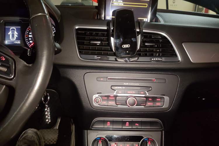 Used Audi Q3 2016 30 TFSI Fashion Model Audio And AC Panel