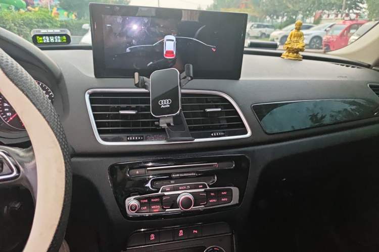 Used Audi Q3 2016 35 TFSI Fashion Model Audio And AC Panel