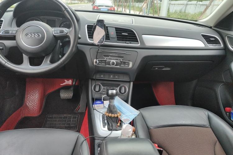 Used Audi Q3 2016 35 TFSI Fashion Model Center Console