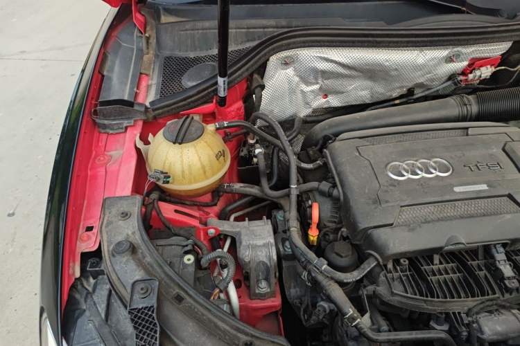 Used Audi Q3 2016 35 TFSI Fashion Model Engine Bay Right