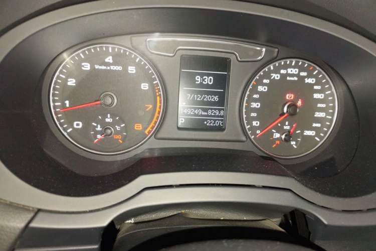 Used Audi Q3 2016 30 TFSI Fashion Model Odometer Close Up
