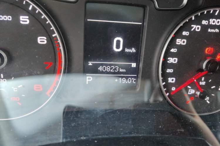 Used Audi Q3 2016 35 TFSI Fashion Model Odometer Close Up