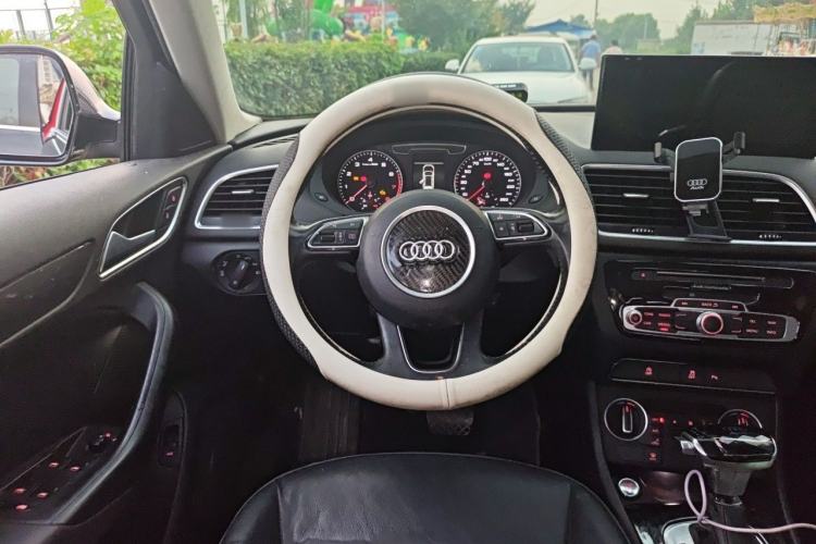 Used Audi Q3 2016 35 TFSI Fashion Model Steering Wheel