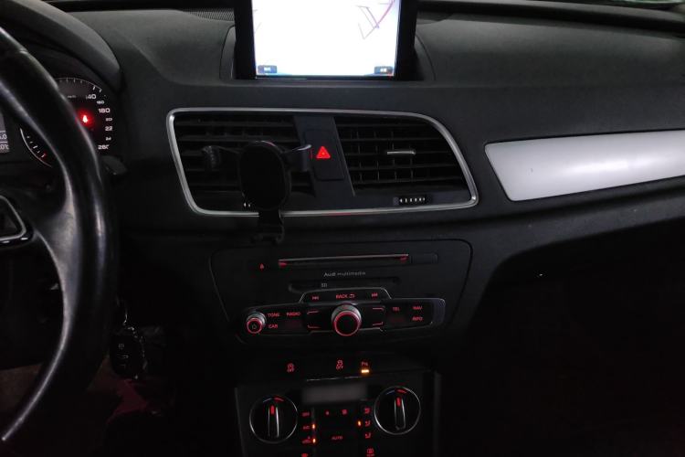 Used Audi Q3 2016 35 TFSI Fashion Model Audio And AC Panel