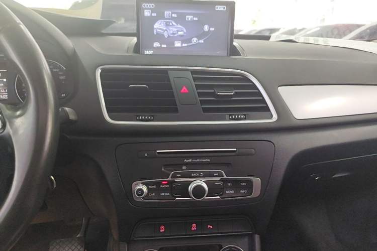 Used Audi Q3 2016 35 TFSI Fashion Model Audio And AC Panel