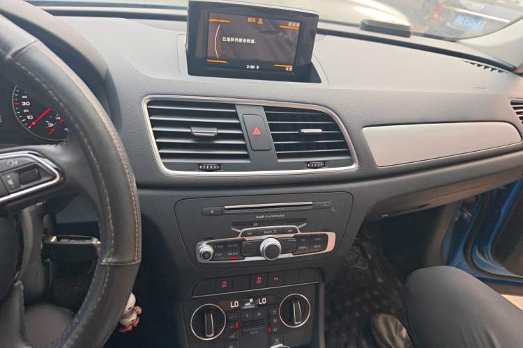 Used Audi Q3 2016 30 TFSI Fashion Model Audio And AC Panel