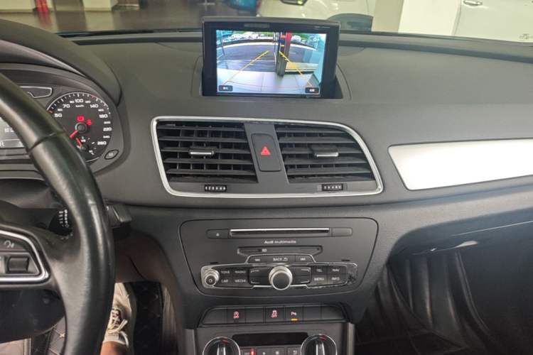 Used Audi Q3 2016 30 TFSI Fashion Model Audio And AC Panel