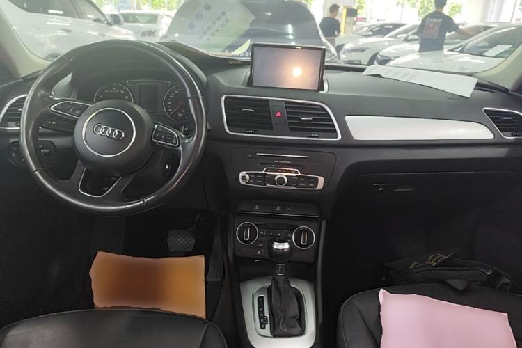 Used Audi Q3 2016 35 TFSI Fashion Model Center Console
