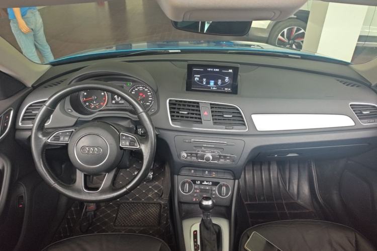 Used Audi Q3 2016 30 TFSI Fashion Model Center Console