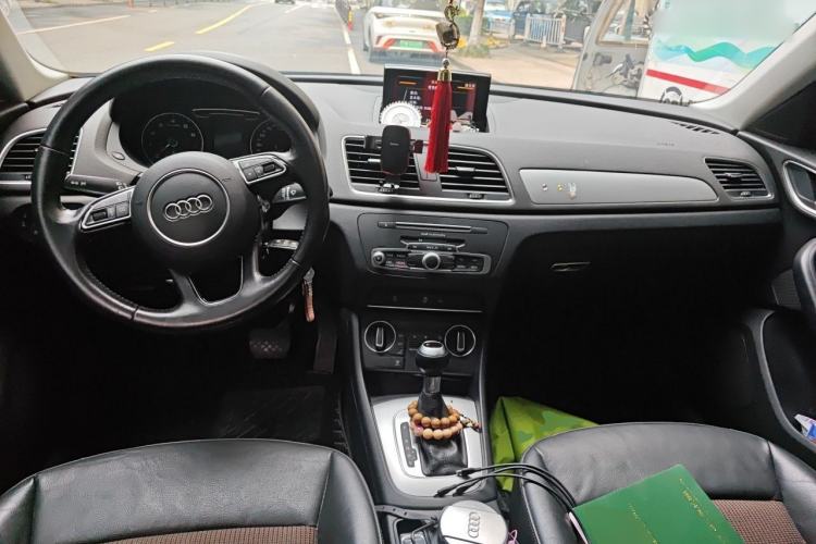 Used Audi Q3 2016 30 TFSI Fashion Model Center Console
