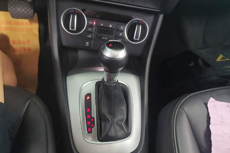 Used Audi Q3 2016 35 TFSI Fashion Model Gear Lever