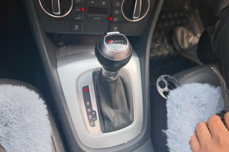 Used Audi Q3 2016 30 TFSI Fashion Model Gear Lever