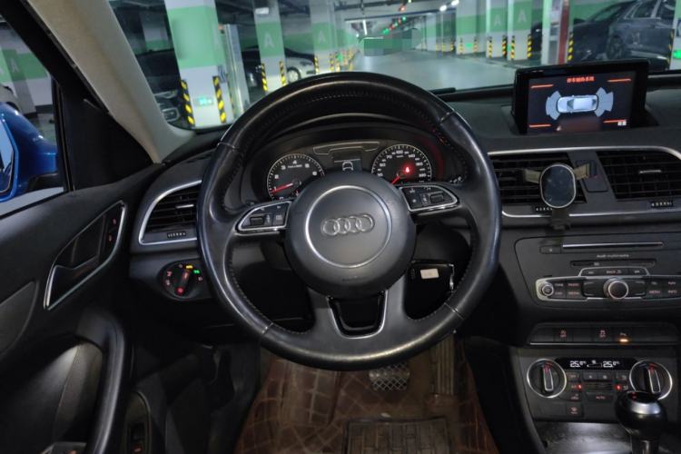 Used Audi Q3 2016 35 TFSI Fashion Model Steering Wheel