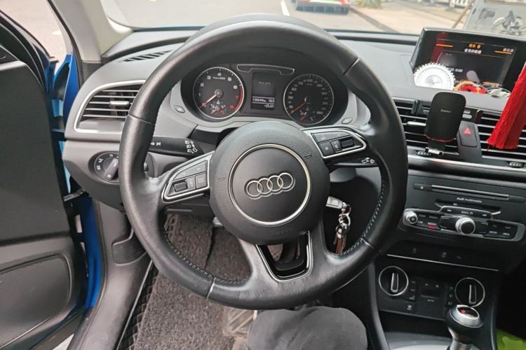 Used Audi Q3 2016 30 TFSI Fashion Model Steering Wheel