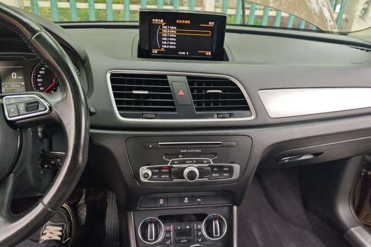Used Audi Q3 2016 30 TFSI Fashion Model Audio And AC Panel