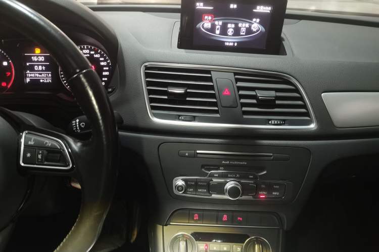 Used Audi Q3 2016 30 TFSI Fashion Model Audio And AC Panel