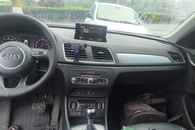 Used Audi Q3 2016 35 TFSI Fashion Model Audio And AC Panel