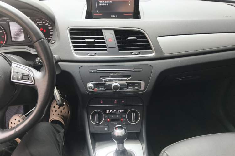 Used Audi Q3 2016 30 TFSI Fashion Model Audio And AC Panel