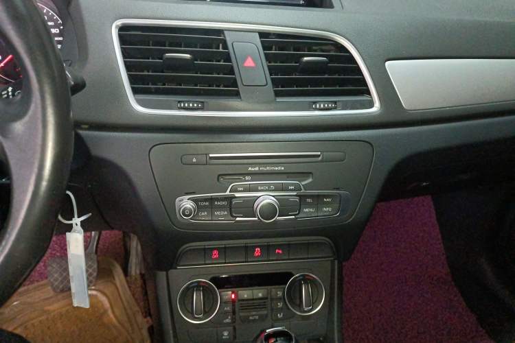 Used Audi Q3 2016 30 TFSI Fashion Model Audio And AC Panel