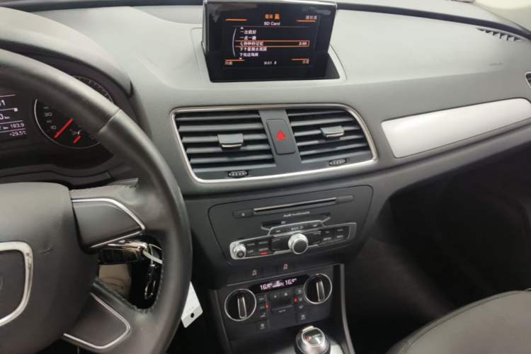 Used Audi Q3 2016 30 TFSI Standard Model Audio And AC Panel
