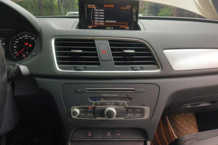 Used Audi Q3 2016 30 TFSI Fashion Model Audio And AC Panel