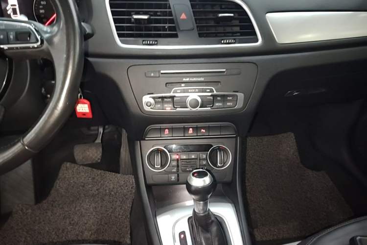 Used Audi Q3 2016 30 TFSI Fashion Model Audio And AC Panel