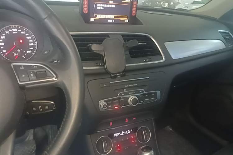 Used Audi Q3 2016 35 TFSI Fashion Model Audio And AC Panel